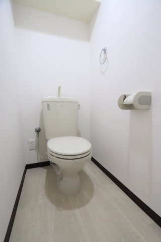 トイレ　※別部屋のお写真で、現況優先と致します。