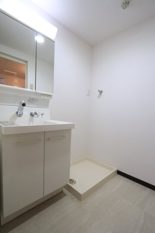 洗面設備　※別部屋のお写真で、現況優先と致します。