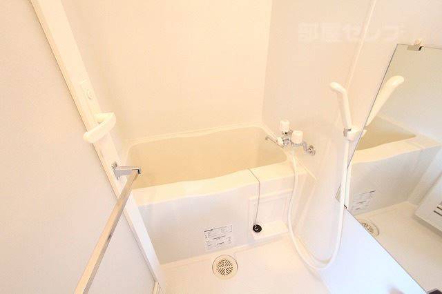 バス・シャワールーム　きれいなバスルームでしっかり湯船にもつかれます☆