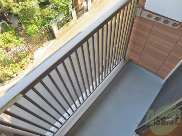 バルコニー　少し小さくても洗濯物はちゃんと外に干せますよ。