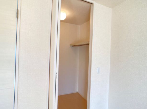 収納　衣類はもちろんたっぷり収納可能なウォークインクローゼット