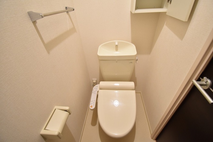 トイレ　温水洗浄暖房便座