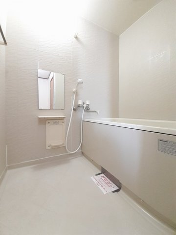 バス・シャワールーム　コンパクトで使いやすいお風呂です