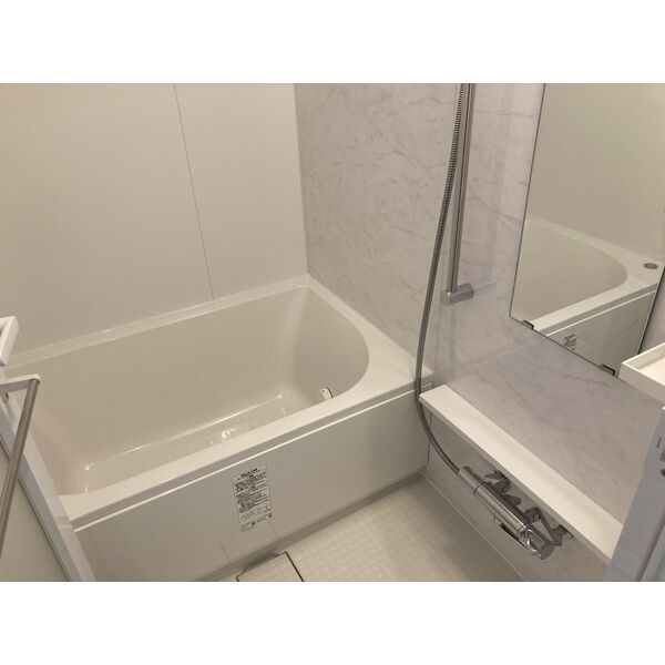 バス・シャワールーム　※別タイプの参考写真です。