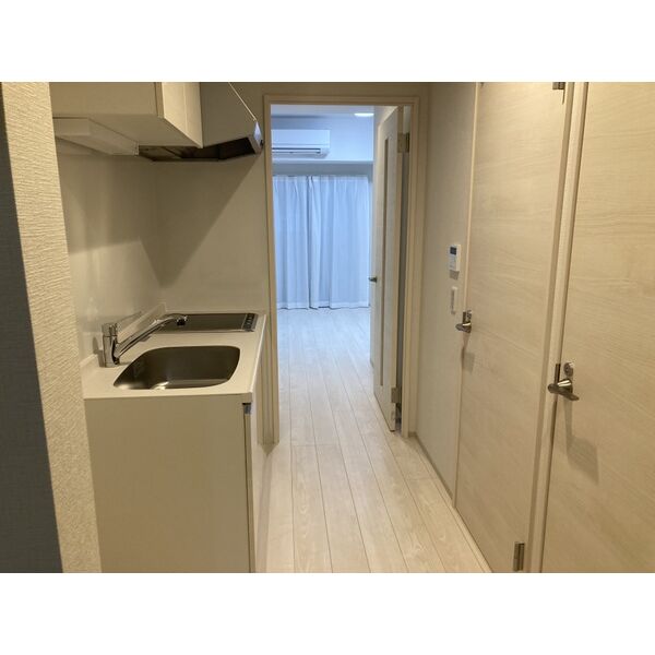 玄関　※別タイプの参考写真です。