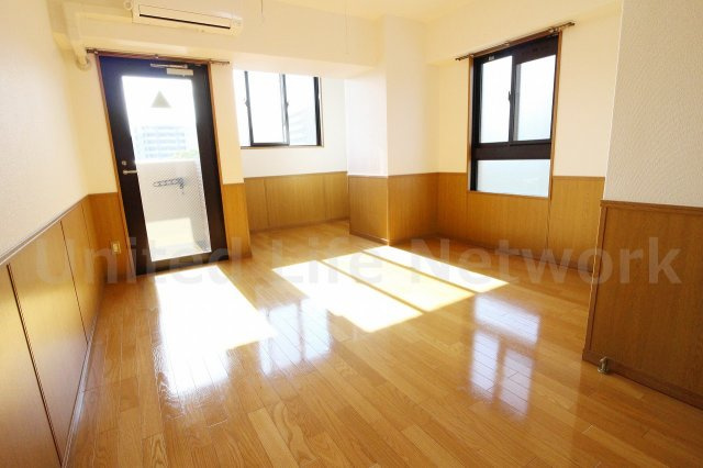 居室・リビング　ゆったりとくつろげる、落ち着きのある居室空間です