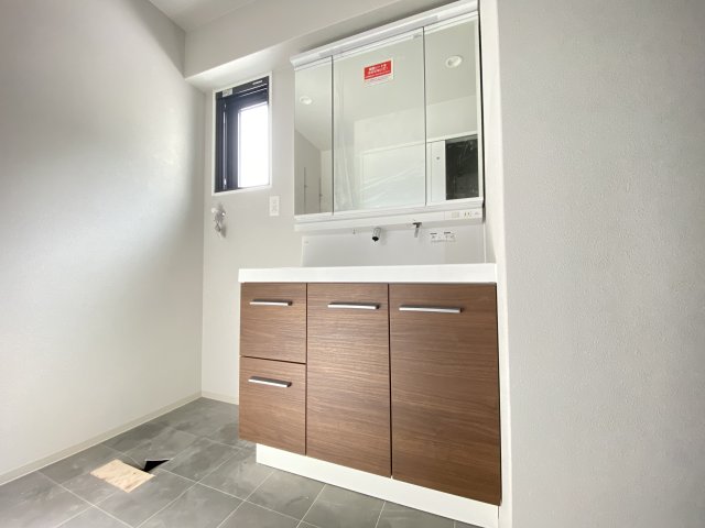 洗面設備　同一タイプです。