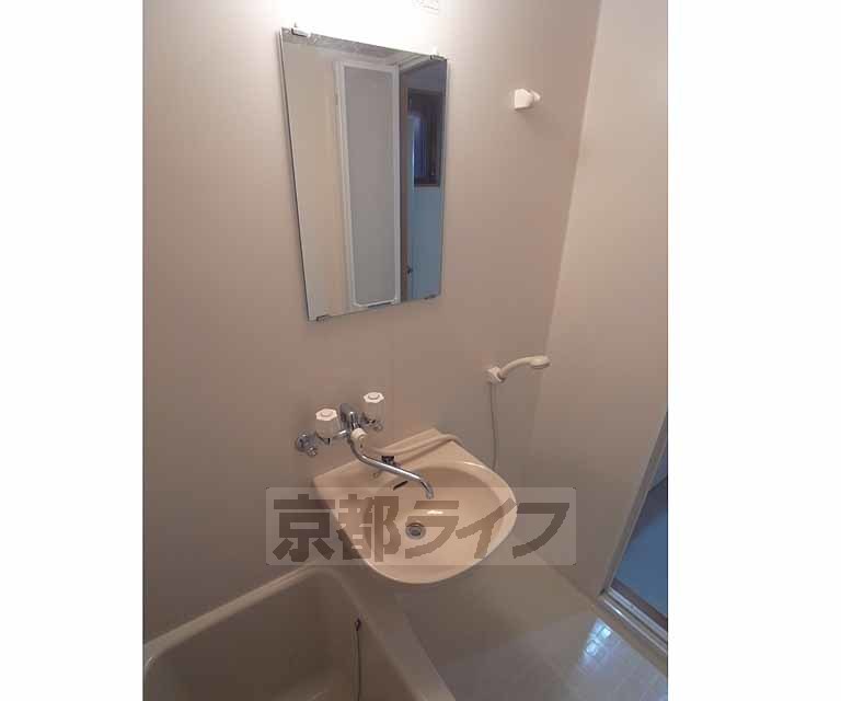 洗面設備　とてもキレイです。