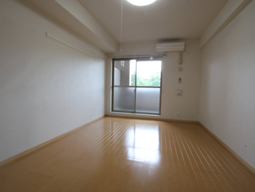 居室・リビング　南向き9.1帖の居室です