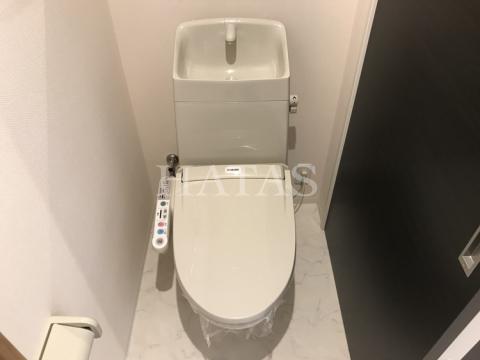 トイレ　同物件別部屋になります。