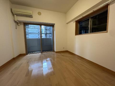 居室・リビング　室内