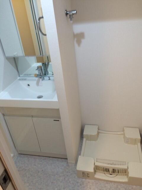 洗面設備　■収納＆鏡付き独立洗面台♪☆室内洗濯機置き場☆