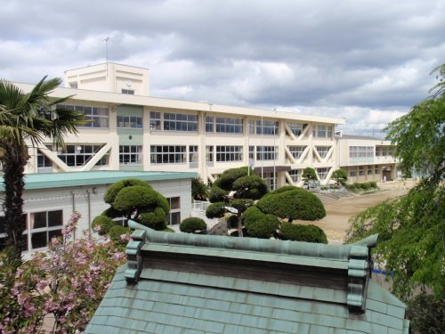 小学校　二上小学校（小学校）まで2315m