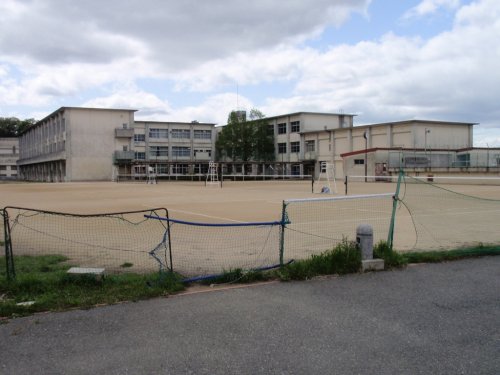 中学校　香芝西中学校（中学校）まで2910m