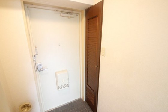玄関　※別部屋の写真です