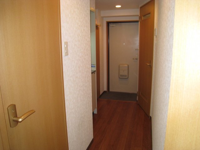 玄関　同物件別号室のものです。