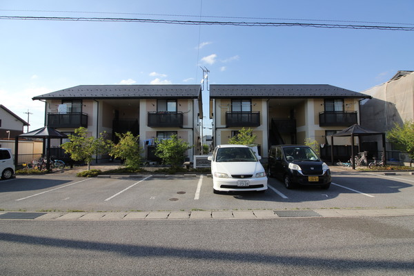 建物外観　全室角部屋