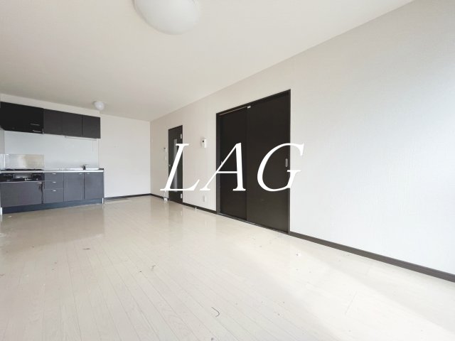 居室・リビング　洋室のお部屋です。（同仕様です。）