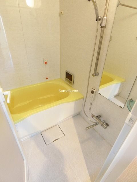 バス・シャワールーム　コンパクトで使いやすいお風呂です
