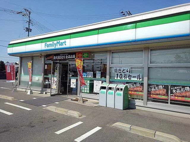 コンビニ　ファミリーマート豊後高田新地店（コンビニ）まで300m