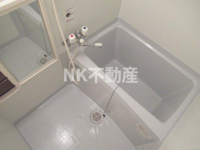バス・シャワールーム　コンパクトで使いやすいお風呂です