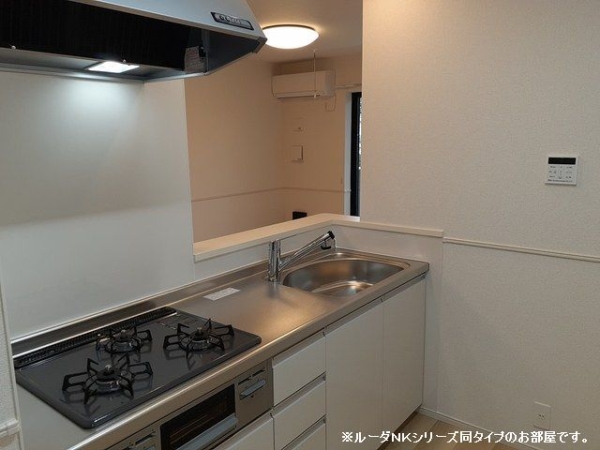 キッチン　※参考写真　同建築メーカー施工の同間取完成他物件のものです。