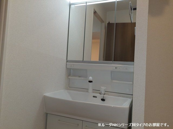 洗面設備　※参考写真　同建築メーカー施工の同間取完成他物件のものです。