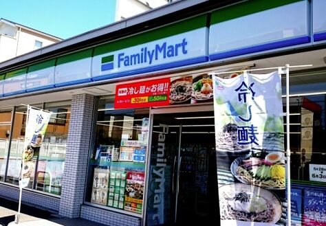 コンビニ　ファミリーマート千種春岡二丁目店（コンビニ）まで1051m