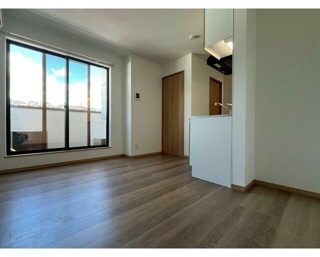 居室・リビング　開放感のあるゆったりとしたお部屋です♪