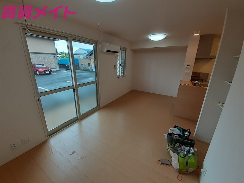 居室・リビング　同物件別部屋反転写真