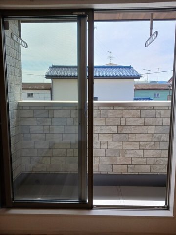 バルコニー　陽当たり良好なバルコニーです