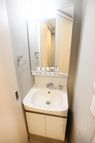 洗面設備　清潔感ある独立洗面台で毎日気持ちよく♪