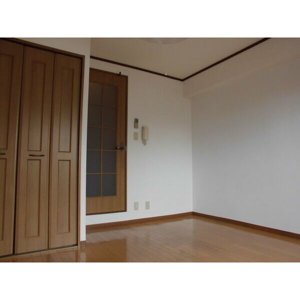 居室・リビング　同マンション別部屋写真