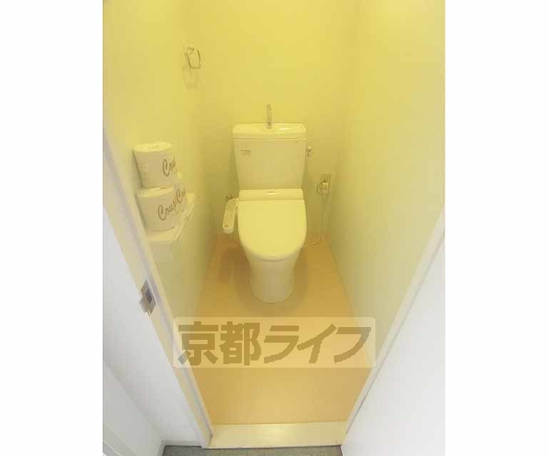 トイレ　ウォシュレット付です。