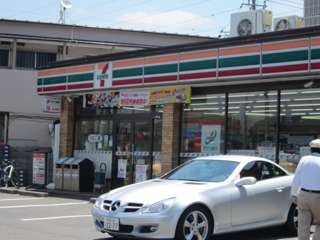 コンビニ　セブンイレブン（コンビニ）まで950m