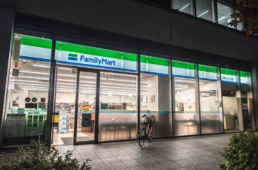 コンビニ　ファミリーマート晴海二丁目／S店（コンビニ）まで4m