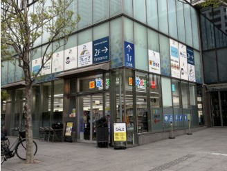 ドラックストア　どらっぐぱぱす晴海2丁目店（ドラッグストア）まで131m