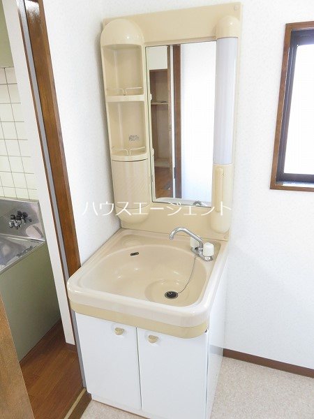 洗面設備　洗面化粧台です。