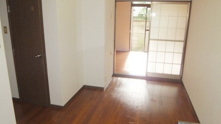 居室・リビング　きれいな室内です。