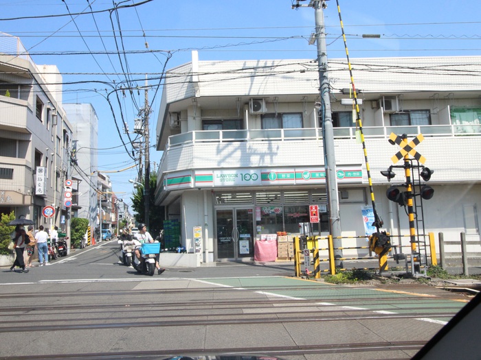 コンビニ　ローソンストア100 LS世田谷豪徳寺店（コンビニ）まで407m