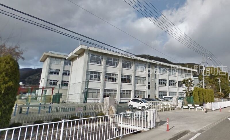 小学校　岡山市立牧石小学校（小学校）まで1548m
