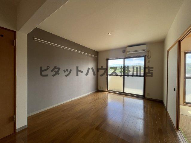 ＪＲ東海道本線 袋井駅 徒歩22分 3階建 築24年の居間写真