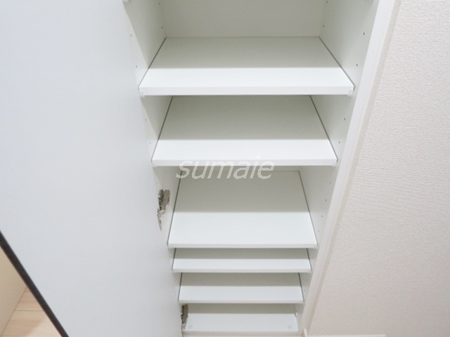 玄関　下駄箱の中は、この様になっております☆