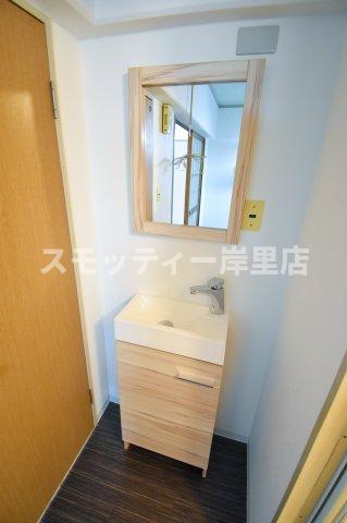 洗面設備　使いやすい独立洗面台です