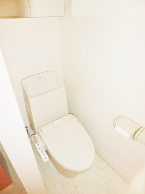 トイレ　温水洗浄付きです