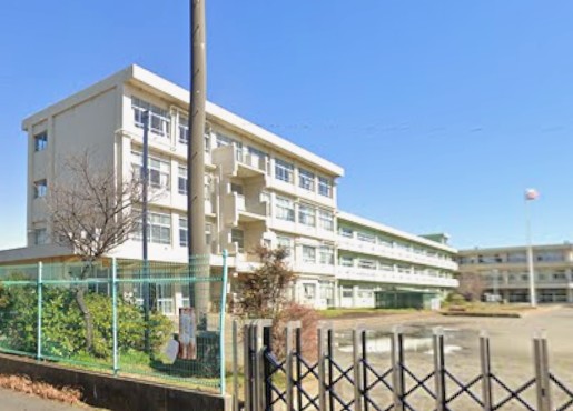 小学校　厚木市立依知南小学校（小学校）まで305m