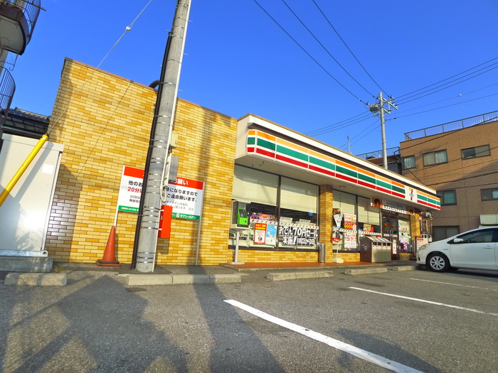 コンビニ　セブンイレブン（コンビニ）まで340m