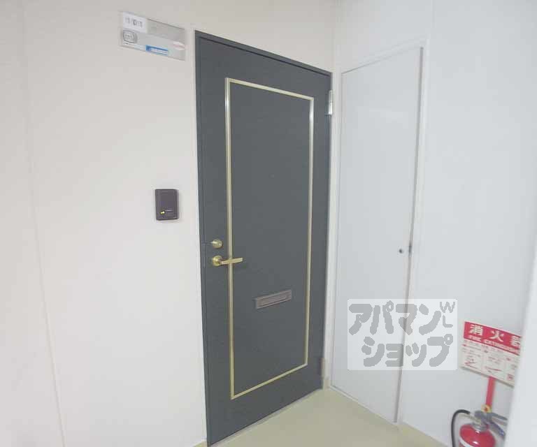 その他設備　玄関扉の写真です。