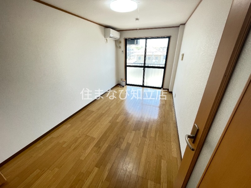 居室・リビング　同型別部屋写真