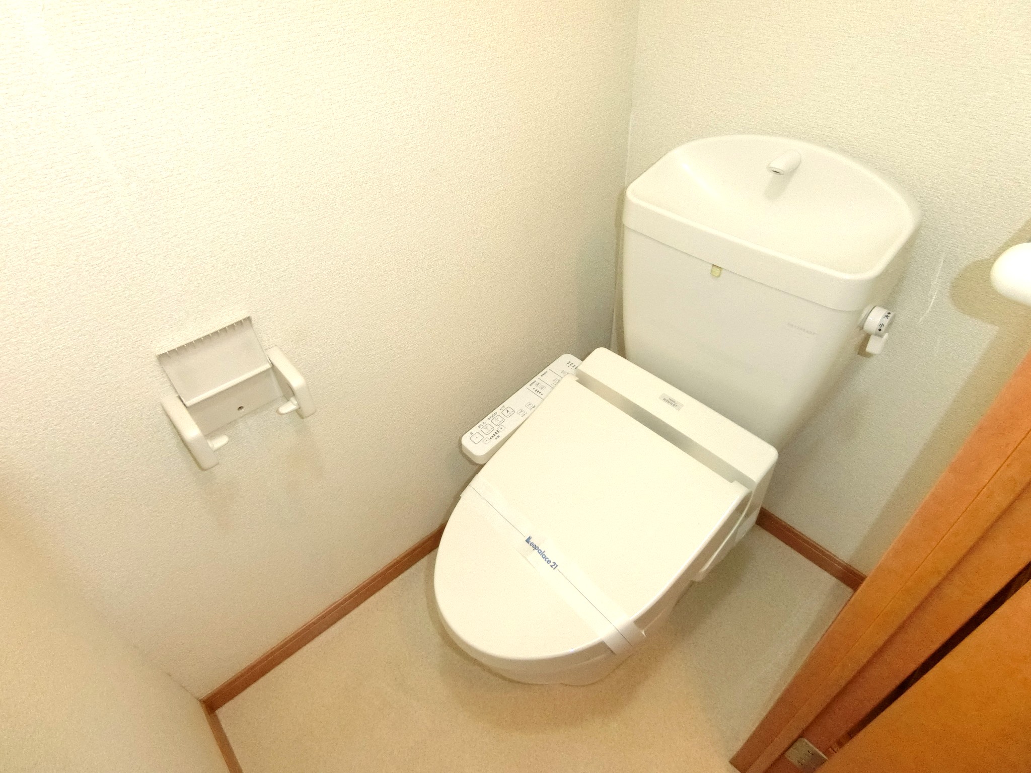 トイレ　温水洗浄機付のトイレです☆